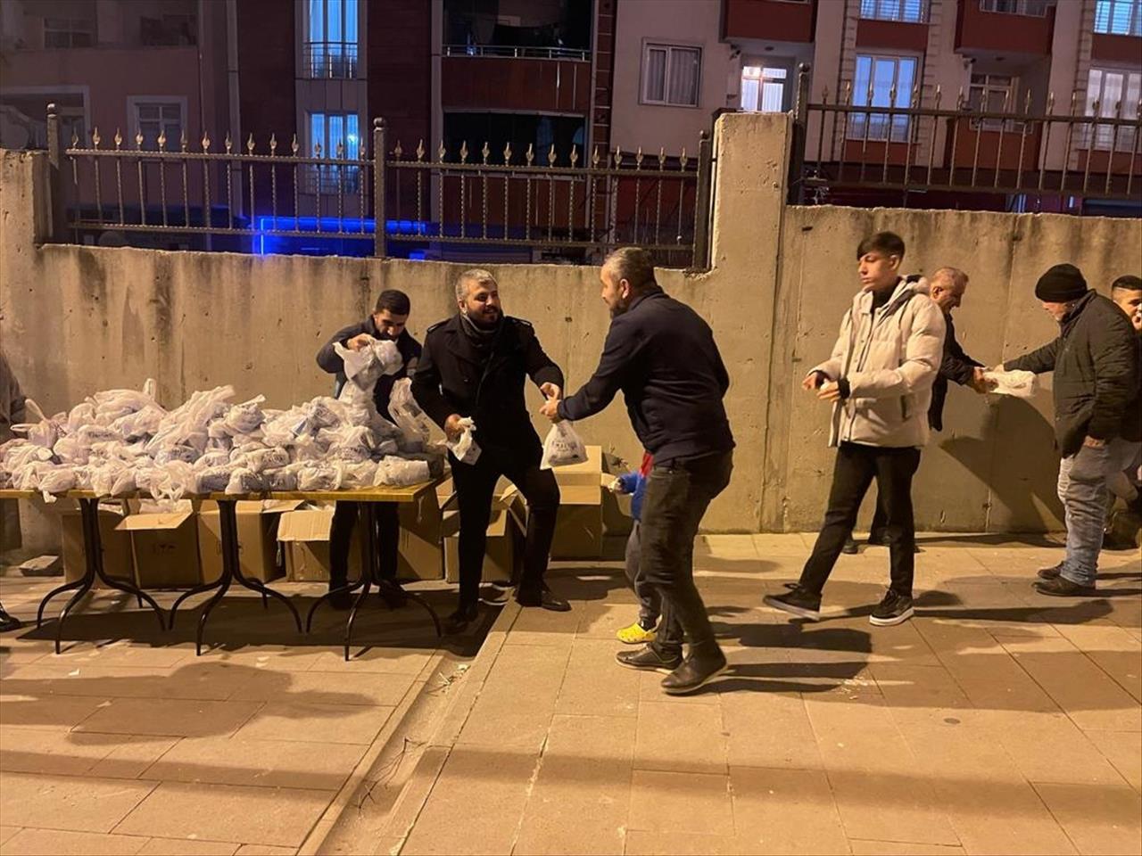 Esenyurt Belediyesi’nden Vatandaşlara Kandil Simidi İkramı