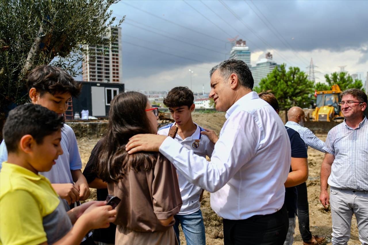 Başkan Bozkurt Çocuklarla Barış Ağacı Dikti