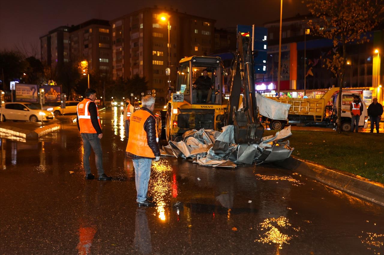 Esenyurt, Fırtına Sonrası Yaralarını Sarıyor