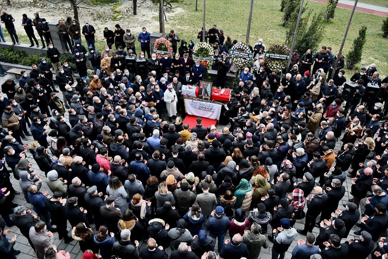 Esenyurtlular Kahraman’ı Son Yolculuğuna Uğurladı