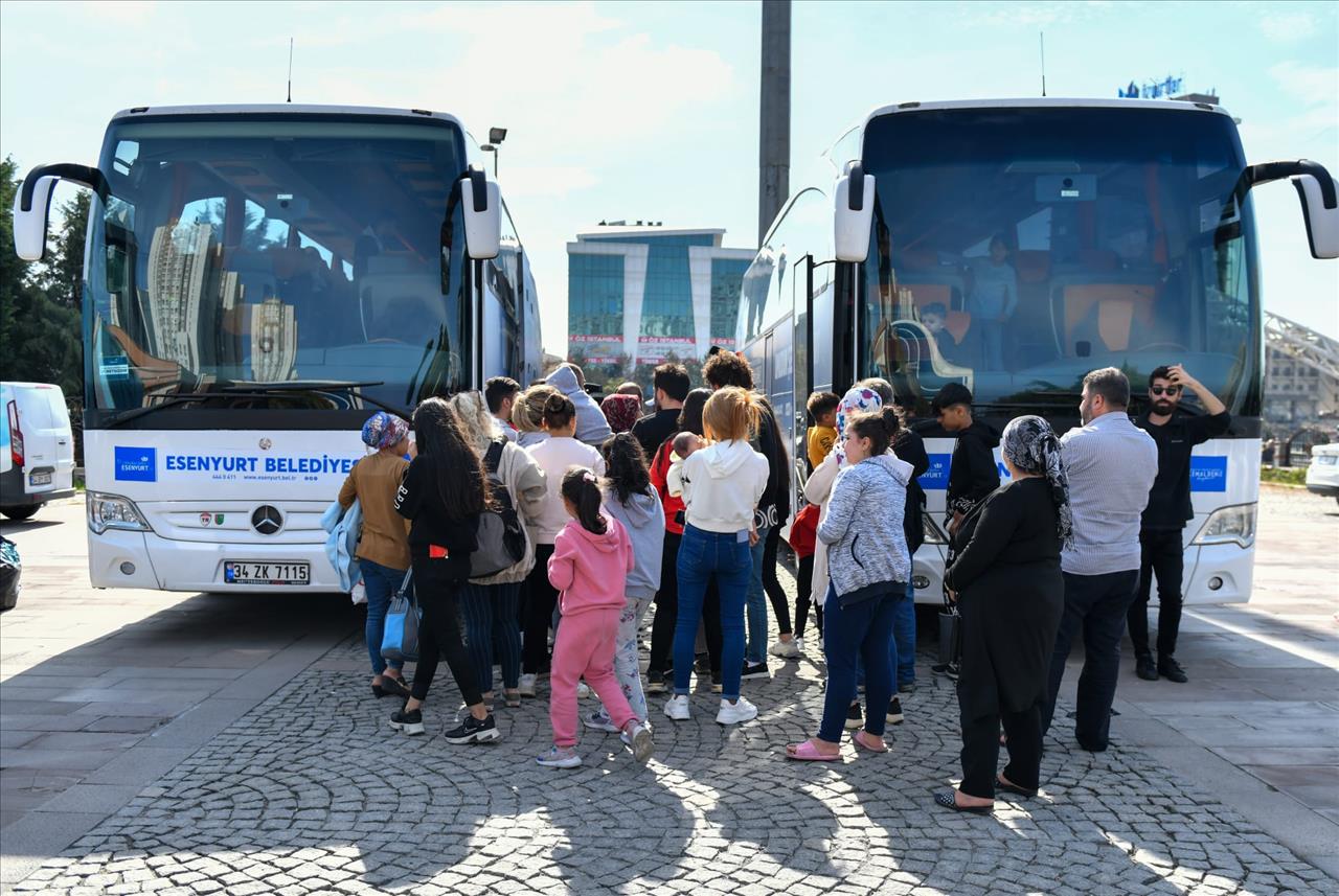 57 Suriyeli Daha Esenyurt’tan Ülkelerine Döndü