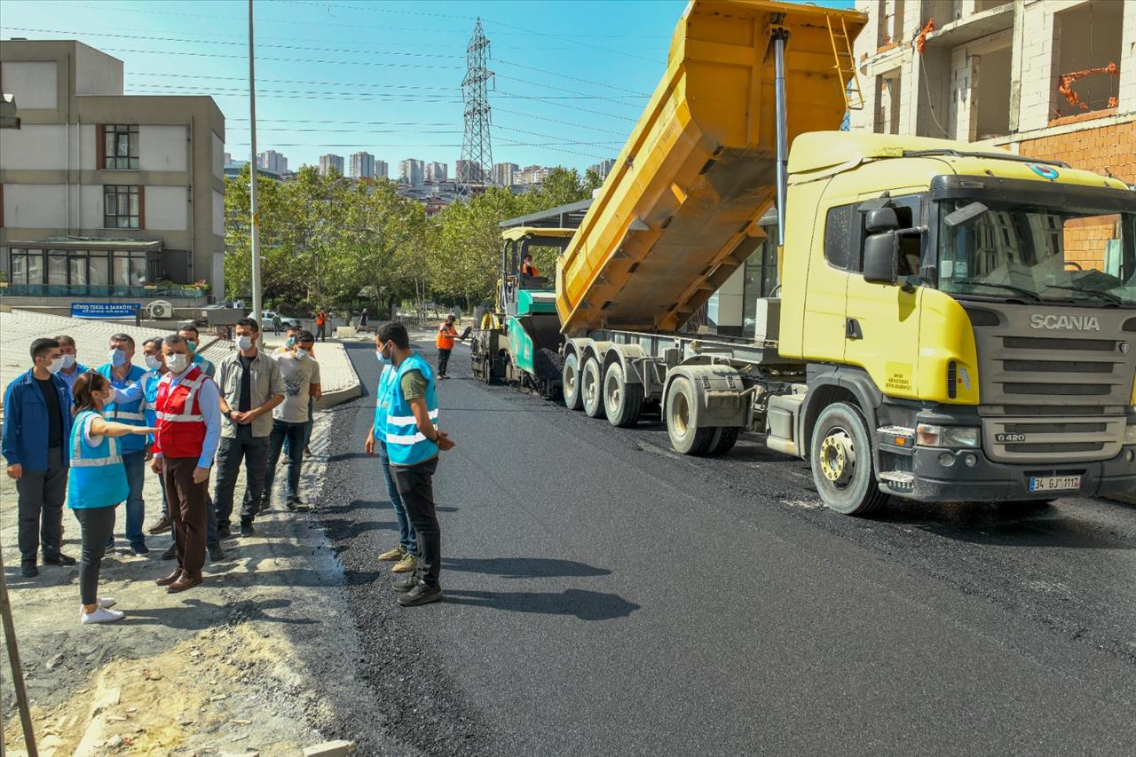 Başkan Bozkurt, Asfalt Ve Parke Çalışmalarını Yerinde İnceledi