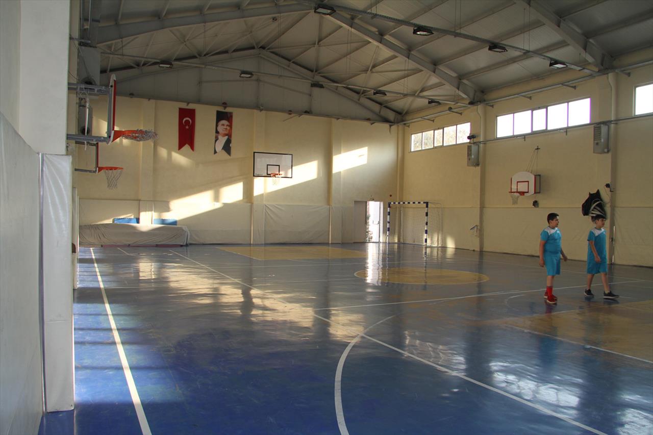 Zübeyde Hanım Kapalı Spor Salonu