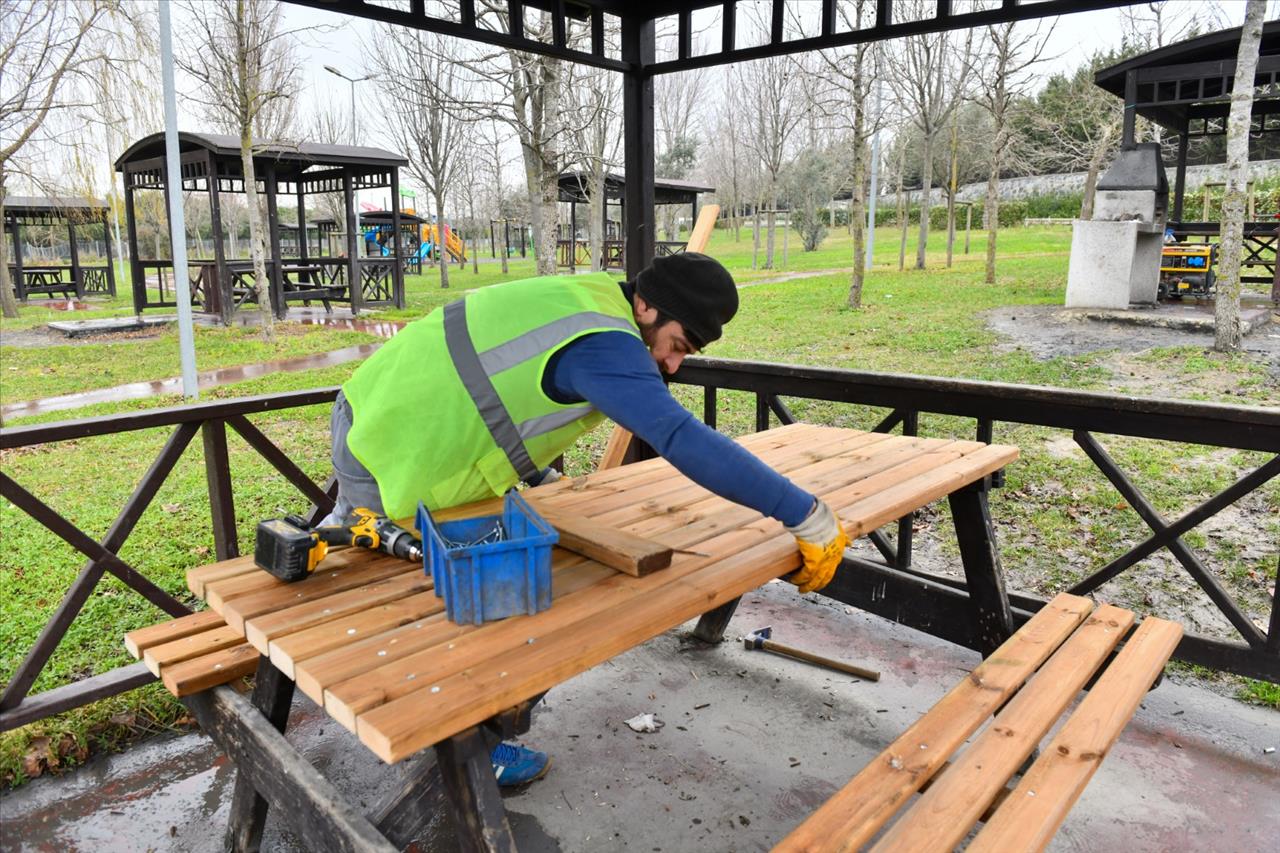 Esenyurt’ta Parklar Bahara Hazırlanıyor