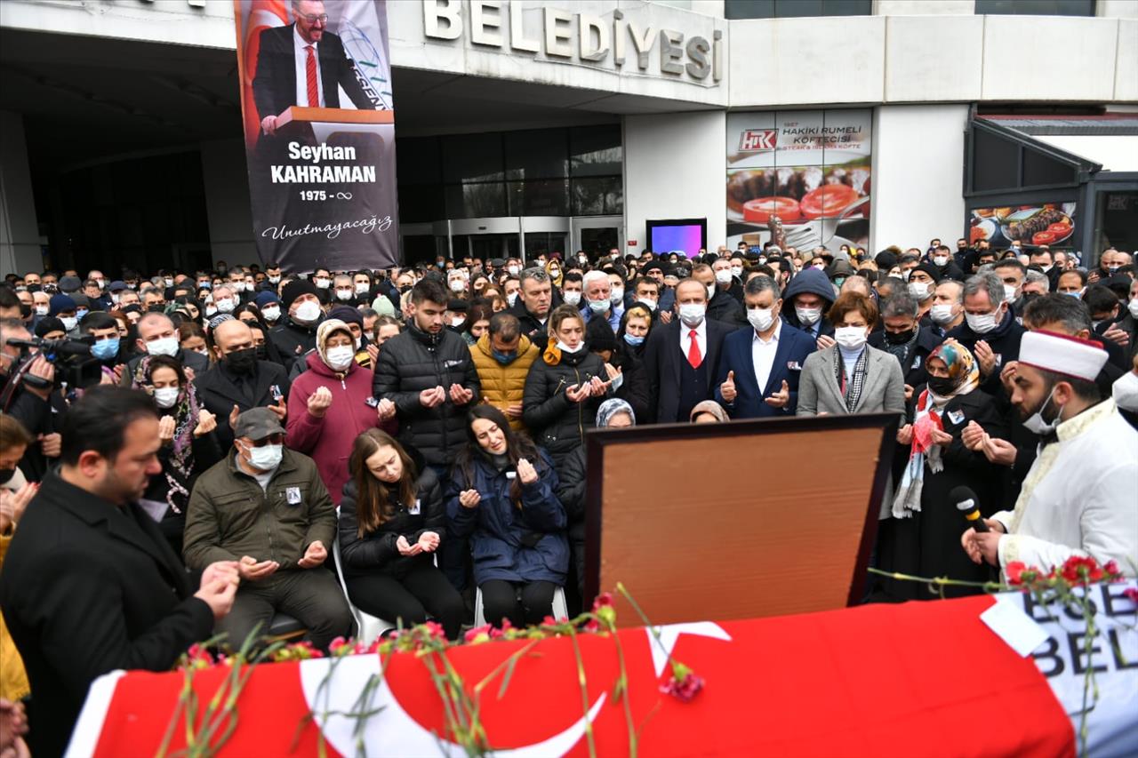 Esenyurtlular Kahraman’ı Son Yolculuğuna Uğurladı