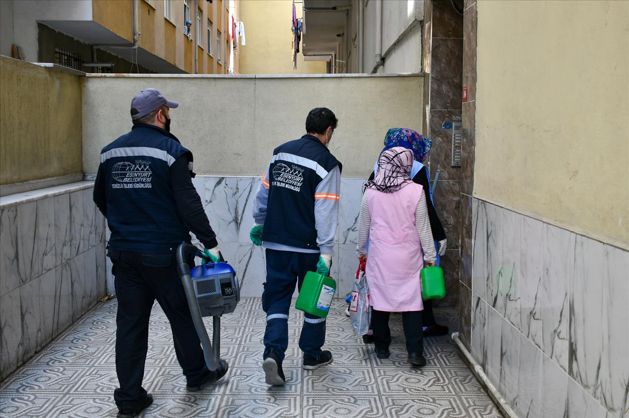 Esenyurt Belediyesi, ‘Evde Temizlik’ Hizmeti İle De İhtiyaç Sahiplerine Destek Oluyor