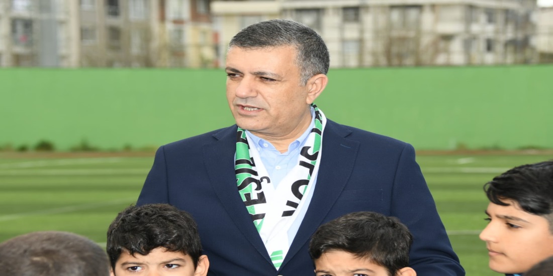 Bozkurt Esenyurtlu futbolcu gençleri şampiyonluğa uğurladı