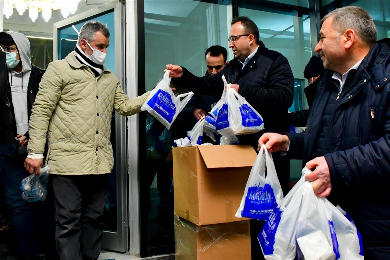 Esenyurt Belediyesi’nden Vatandaşlara Kandil Simidi İkramı