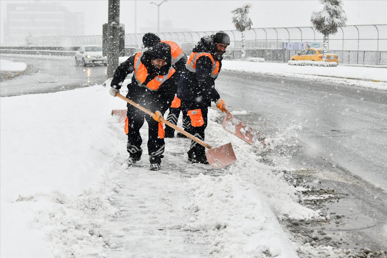 Kar Yağışı Esenyurt’ta Hizmetleri Aksatmadı