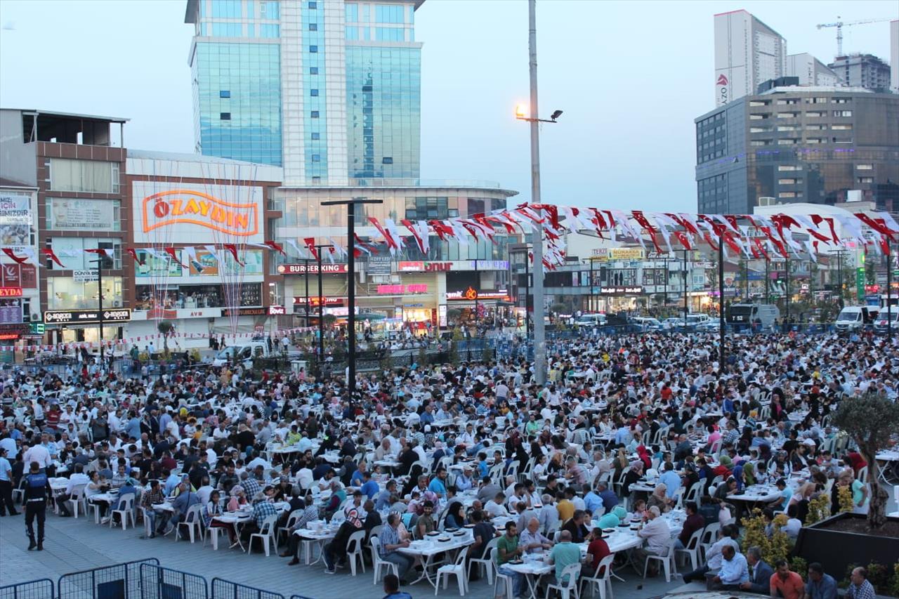 İstanbul’da Parmakla Gösterilen İlçe Olacağız.