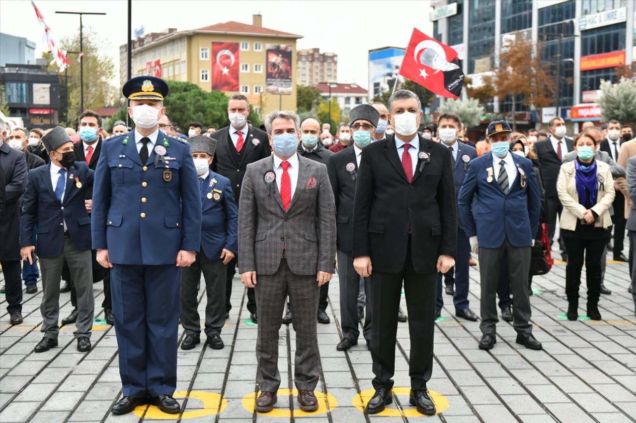 Pandemiyle Mücadele Eden Sağlık Çalışanları Ata’sını Unutmadı