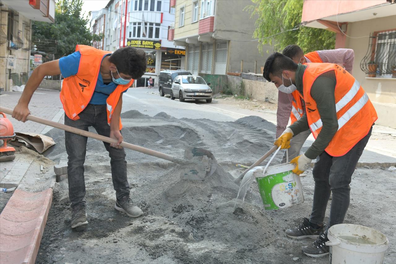 Esenyurt’ta Yol Bakım Ve Onarım Çalışmaları Devam Ediyor