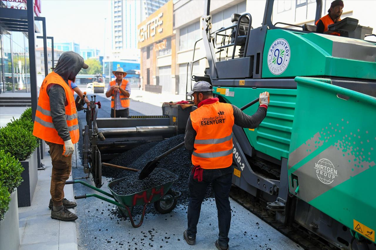 Esenyurt’ta Asfalt Yol Çalışmaları Devam Ediyor