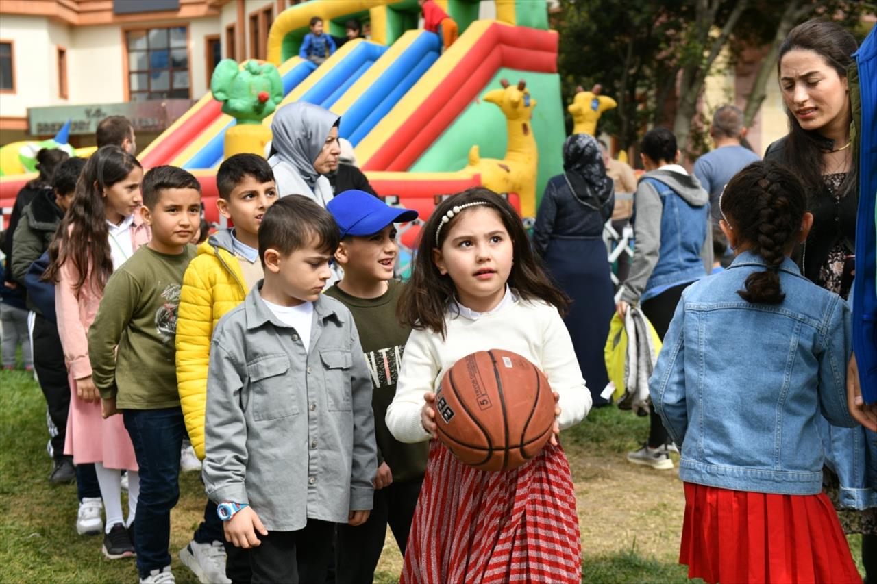 Esenyurtlu Çocuklar 23 Nisan Coşkusunu Yaşadı 