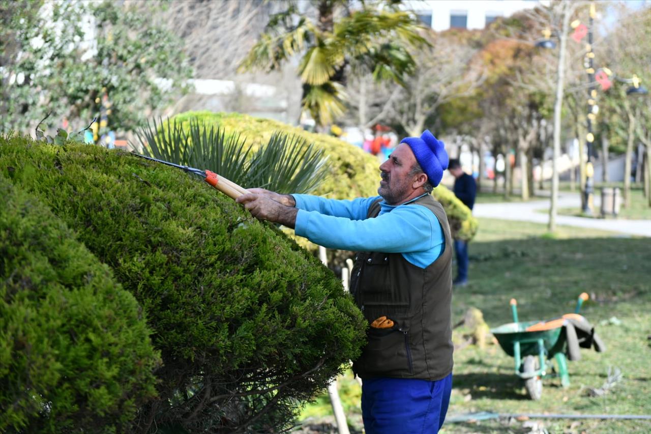 Esenyurt'ta Parklar Yaza Hazırlanıyor