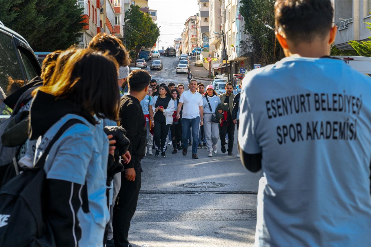 Başkan Bozkurt'tan Gençlerle Farkındalık Yürüyüşü