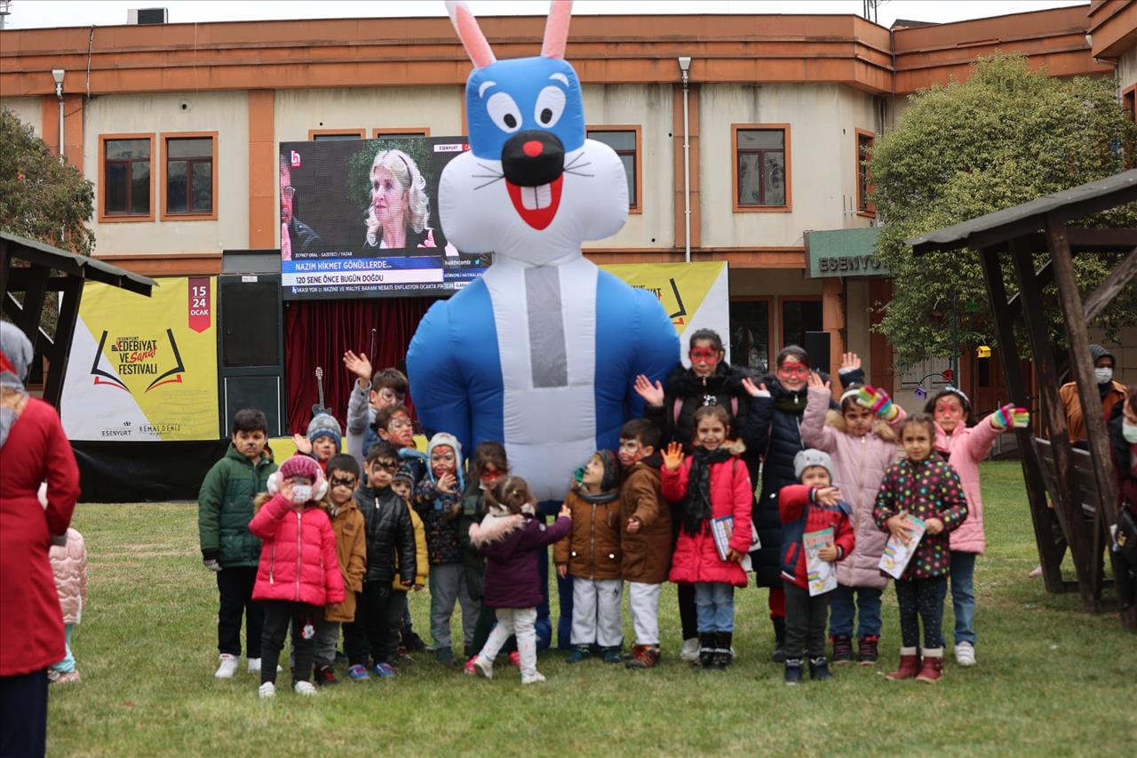 Esenyurt Edebiyat Ve Sanat Festivali Kapılarını Açtı