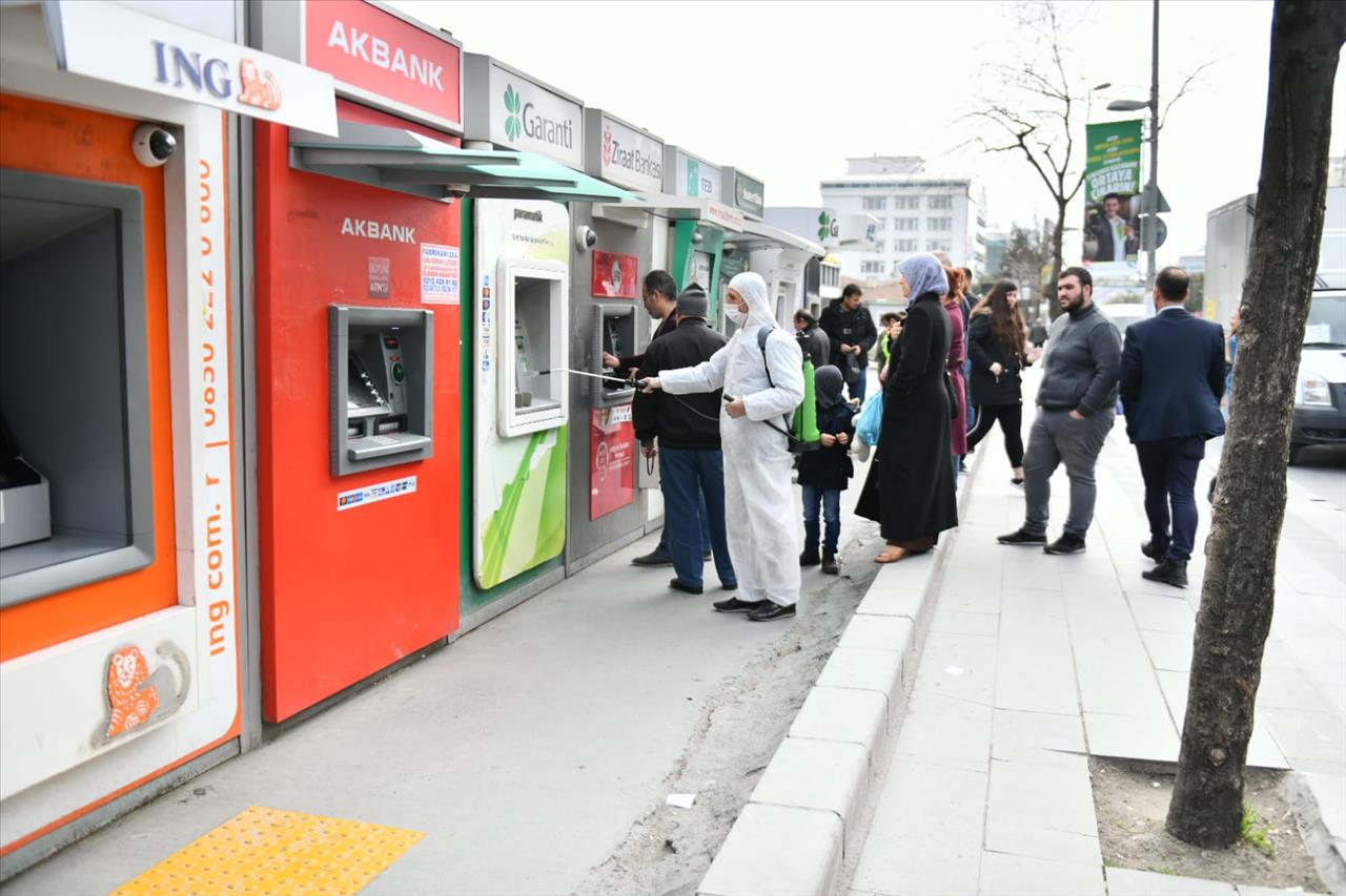 Esenyurt Belediyesi Hijyen Timleri İş Başında