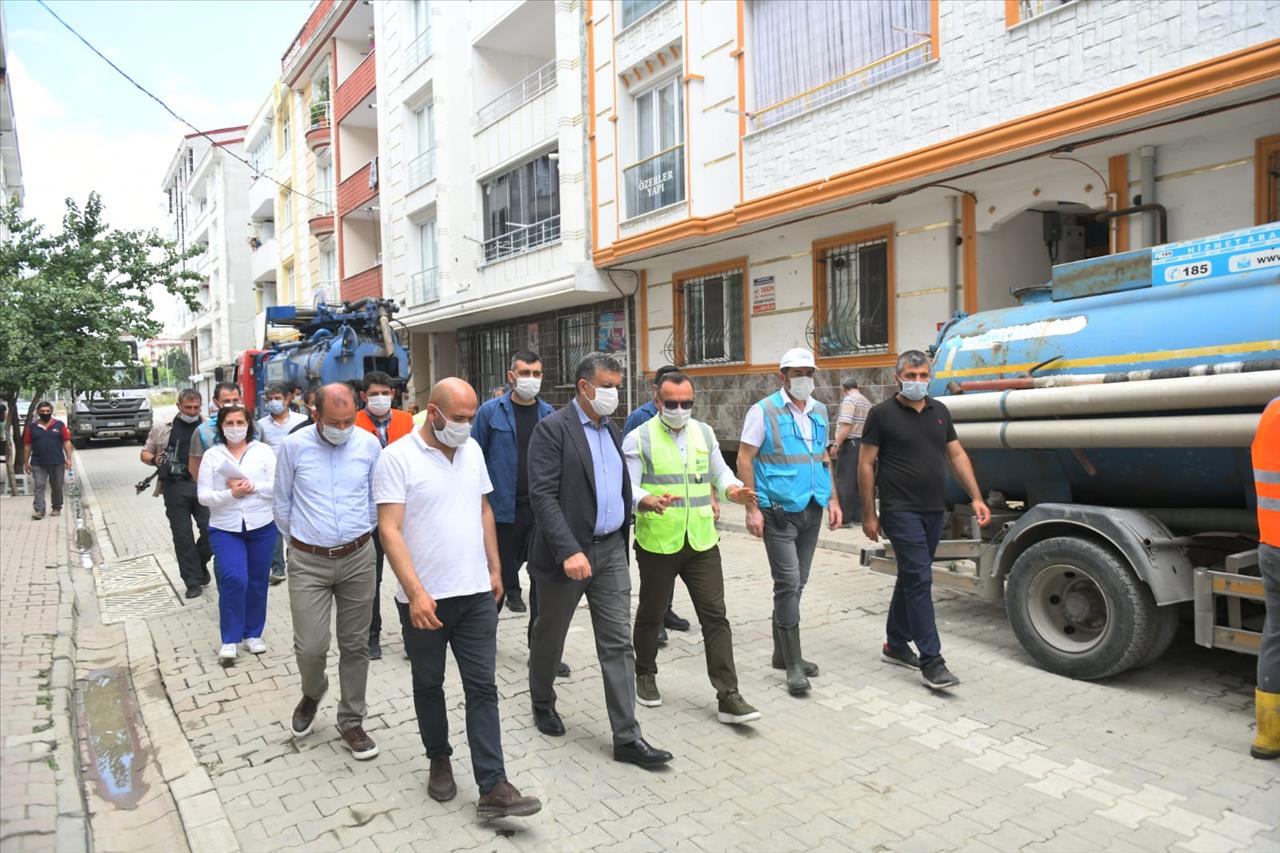 Esenyurt Belediyesi İle İbb, Selden Etkilenen Mahallelerde Çalışmaları Sürdürüyor