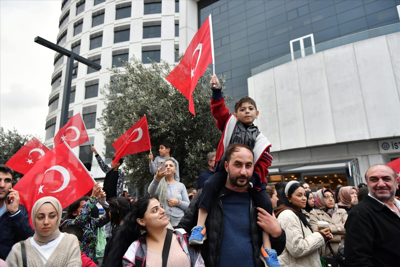 Kardeş Kültürler Festivali Kardeşlik Halaylarıyla Başladı