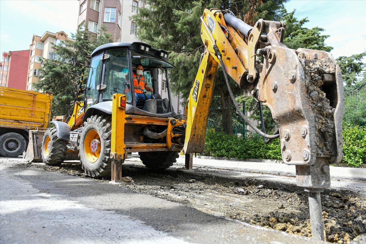 Esenyurt’un Yolları Yenilenmeye Devam Ediyor