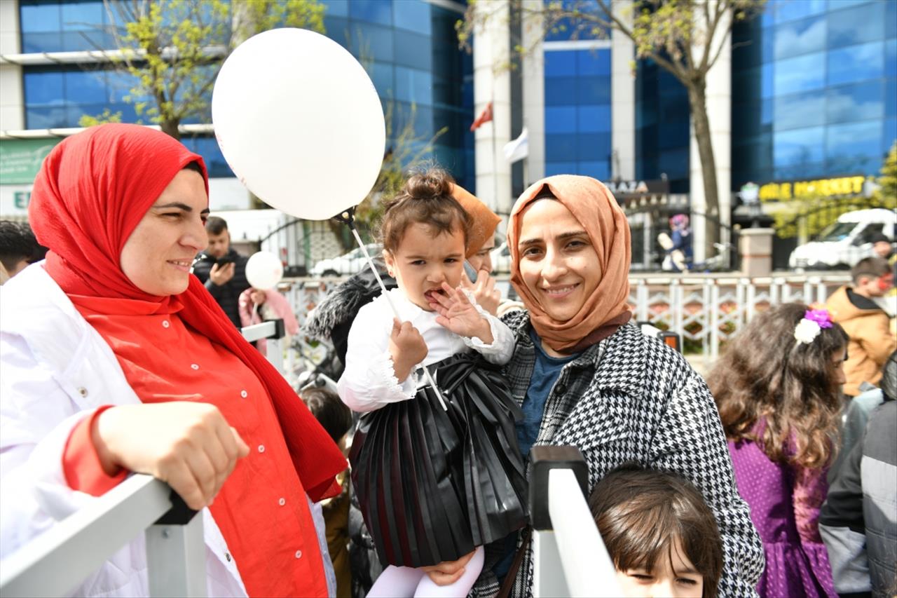 Esenyurtlu Çocuklar 23 Nisan Coşkusunu Yaşadı 