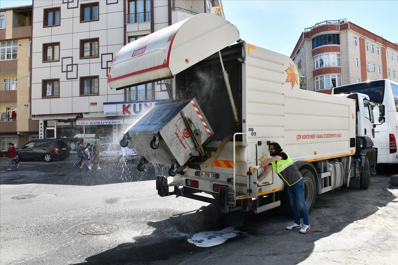 Esenyurt Belediyesi Haşerelere Karşı İlaçlama Çalışmalarını Sürdürüyor