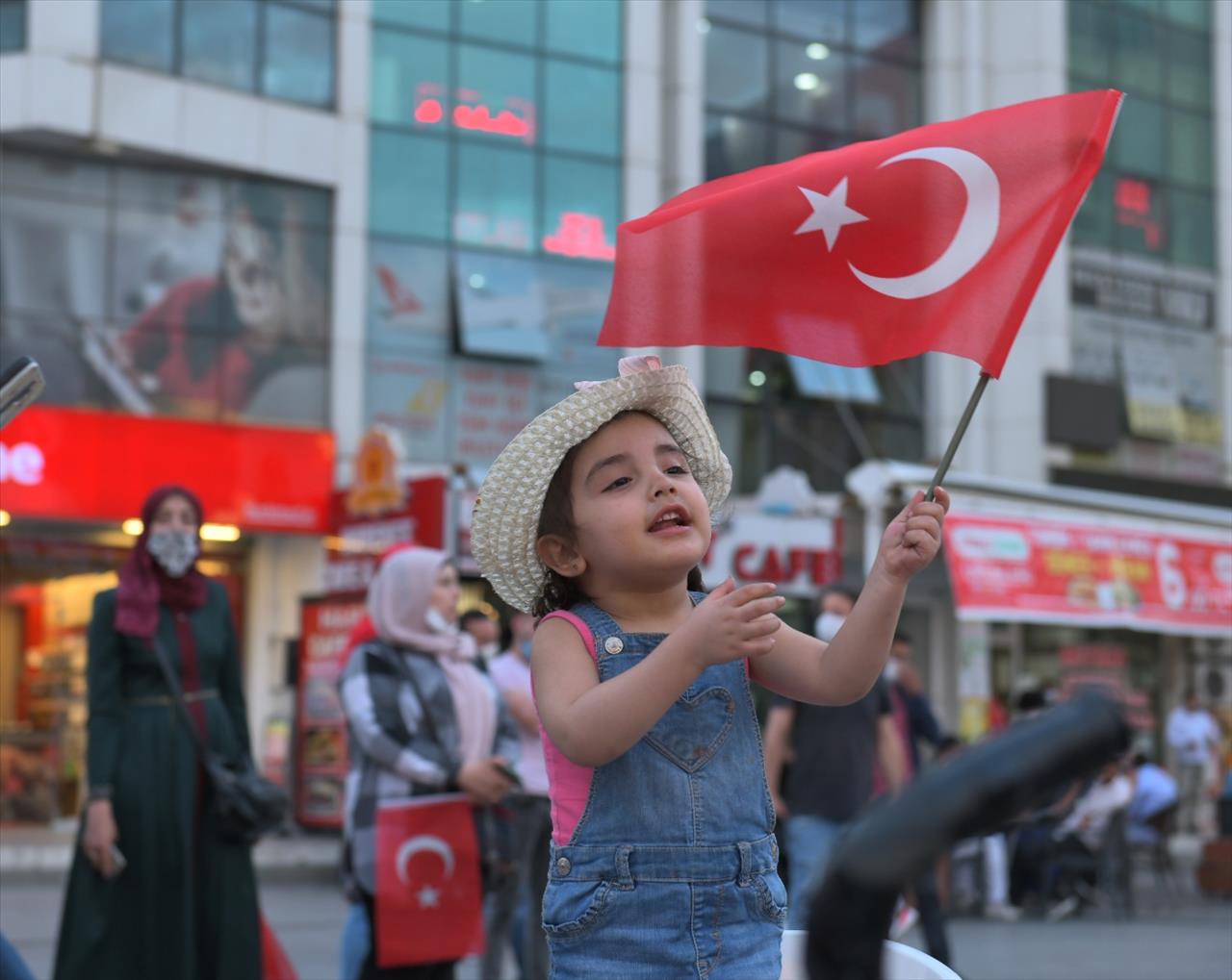 Esenyurt Meydanı’nda 15 Temmuz Anması