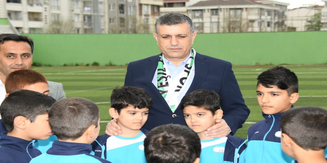 Bozkurt Esenyurtlu futbolcu gençleri şampiyonluğa uğurladı