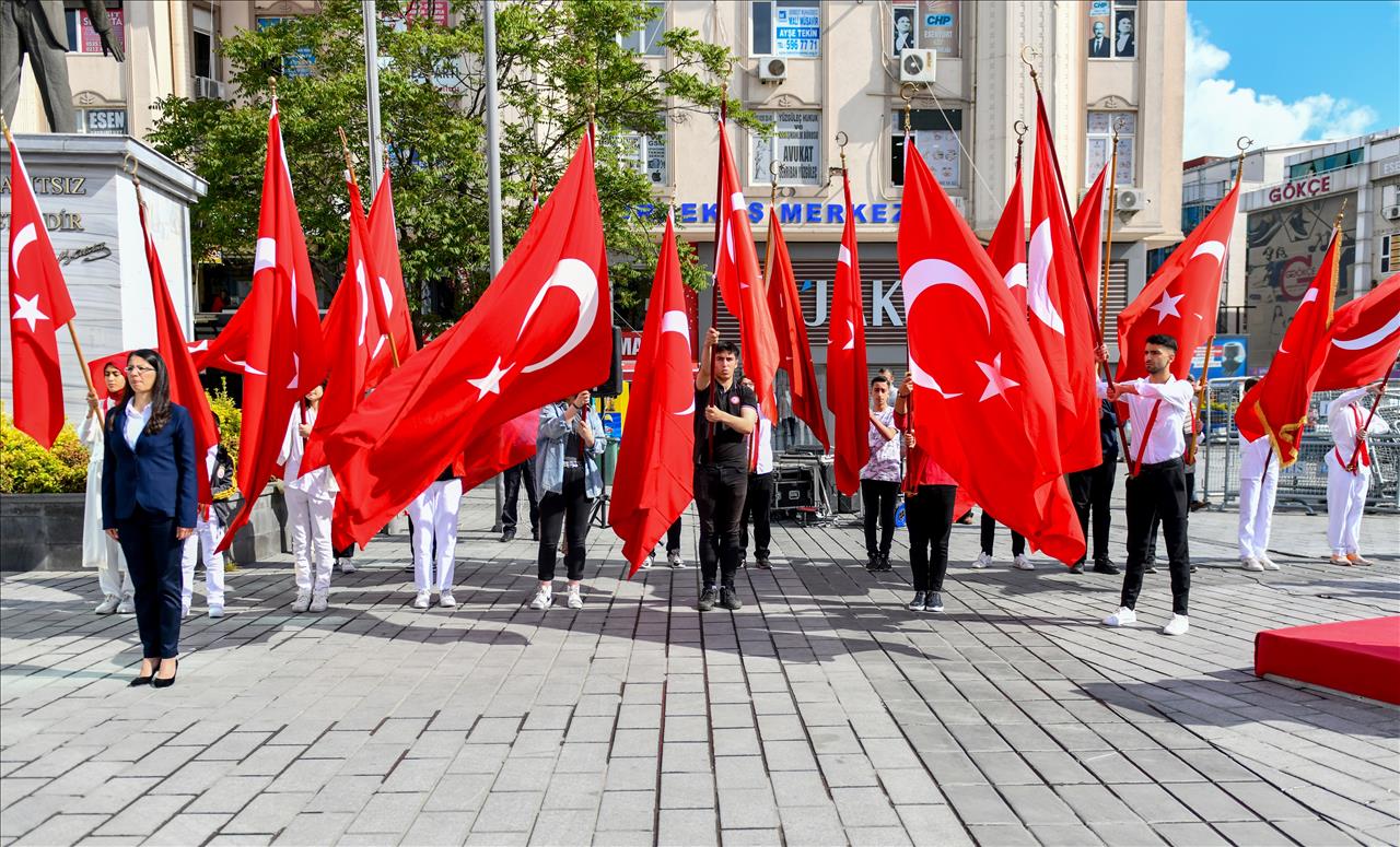 19 Mayıs, Esenyurt’ta Törenle Kutlandı