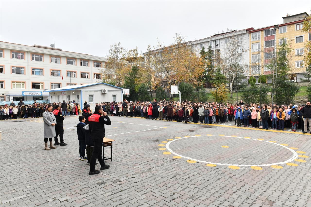 60 Bin Öğrenciye Deprem Bilinci Eğitimi