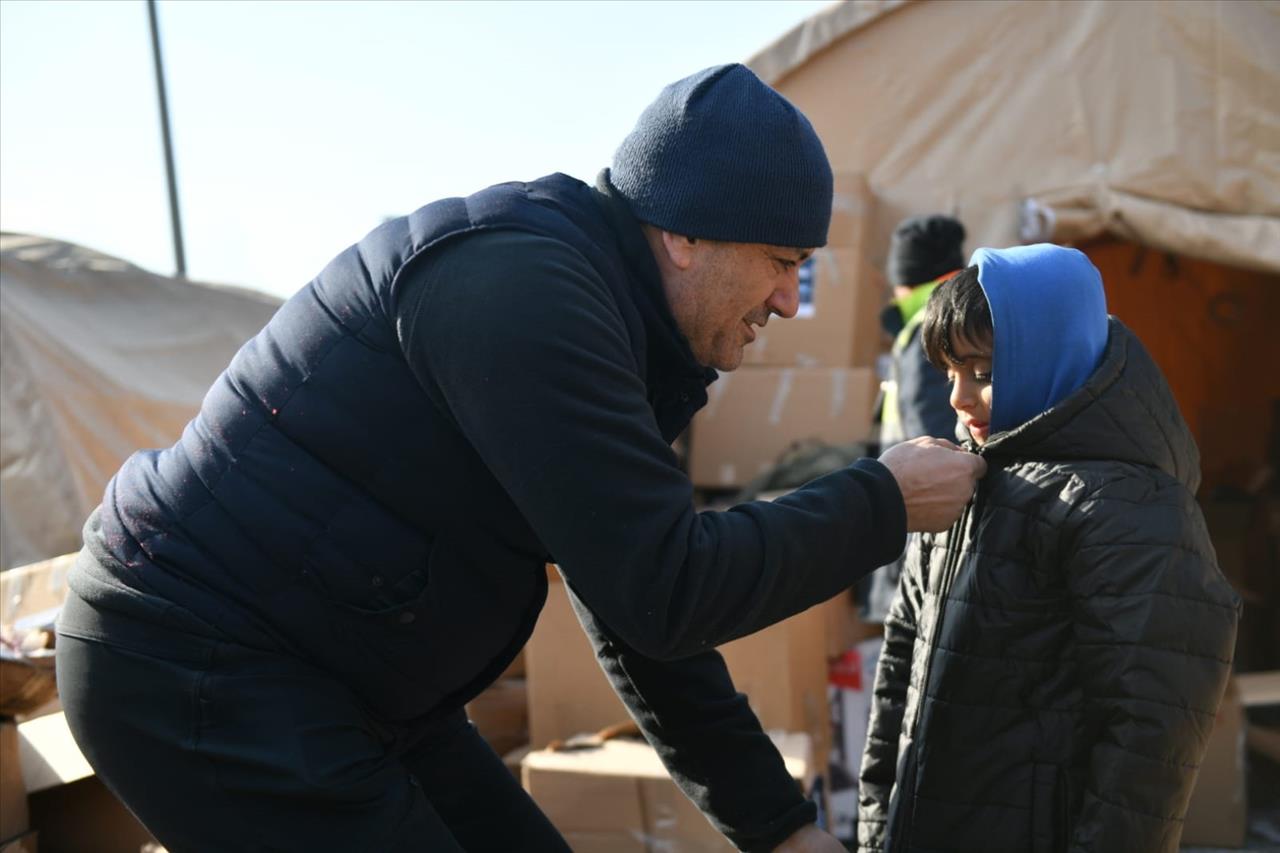 Esenyurt Deprem İçin Tek Yürek Oldu