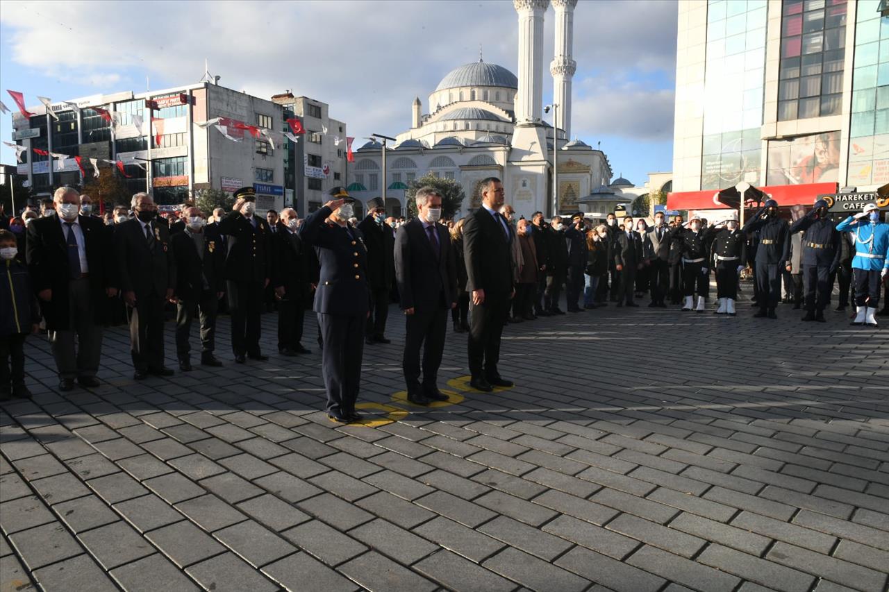 Esenyurt’ta 10 Kasım Atatürk’ü Anma Ve Çelenk Koyma Töreni