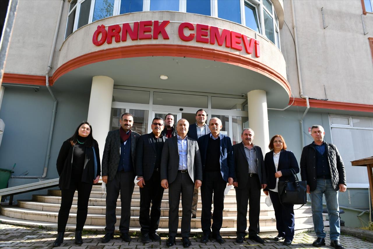 Başkan Yardımcıları Ve Meclis Üyelerinden Cemevlerini Ziyaret 