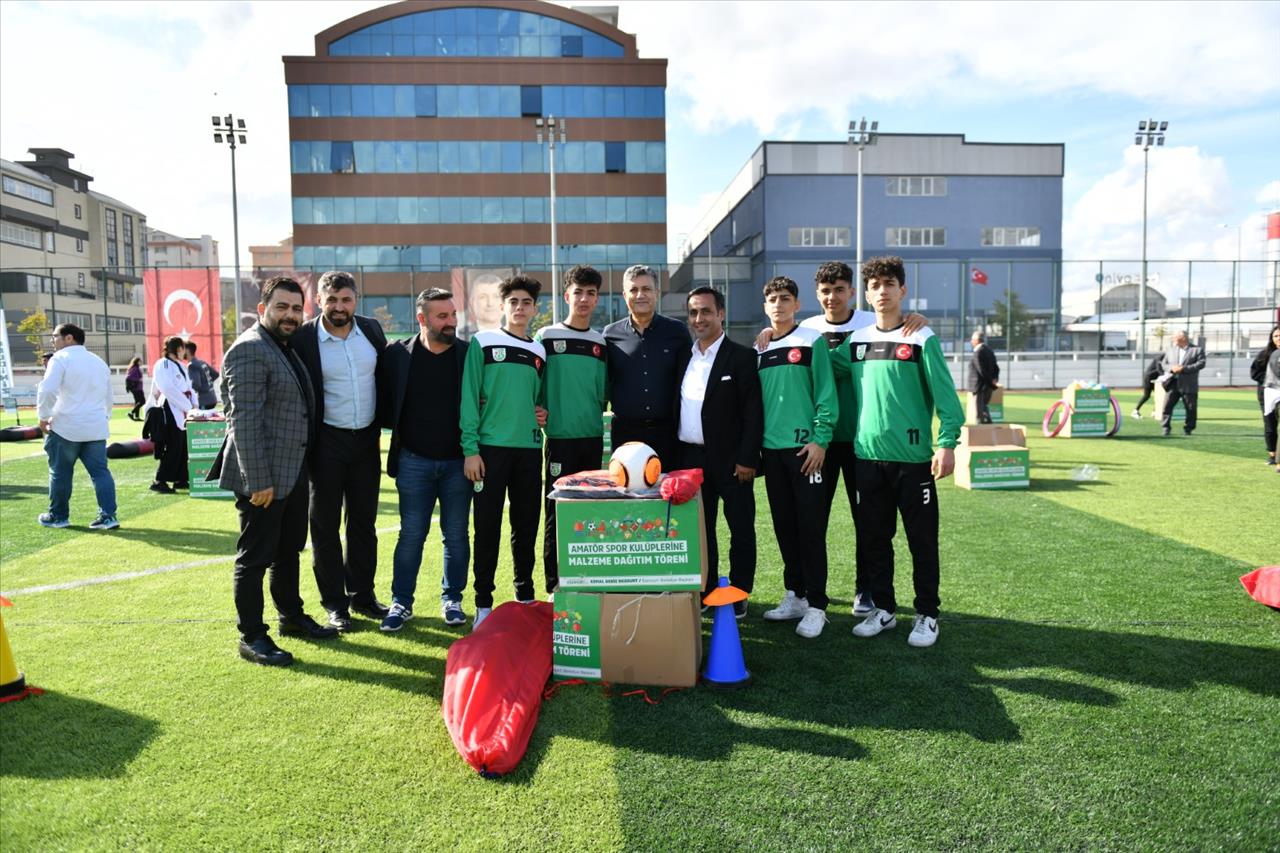 Başkan Bozkurt’tan Amatör Spor Kulüplerine Malzeme Desteği