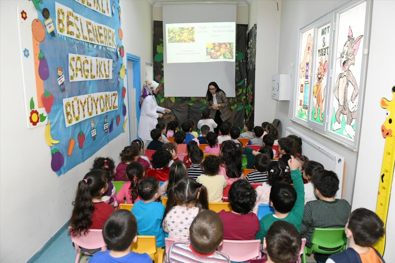 Esenyurt Belediyesi'nden Kreşli Miniklere Sağlıklı Beslenme Eğitimi