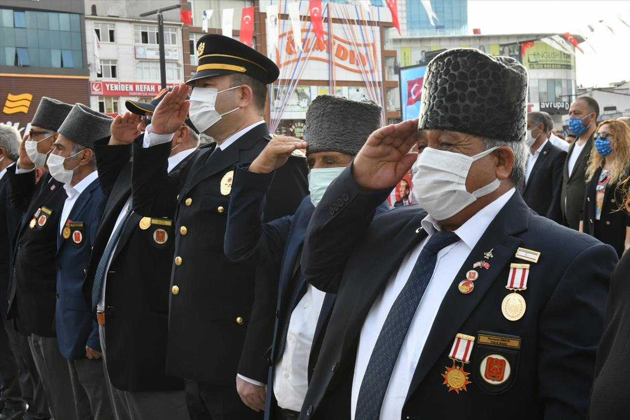 Özgürlük Destanı 30 Ağustos, Esenyurt’ta Coşkulu Törenle Kutlandı