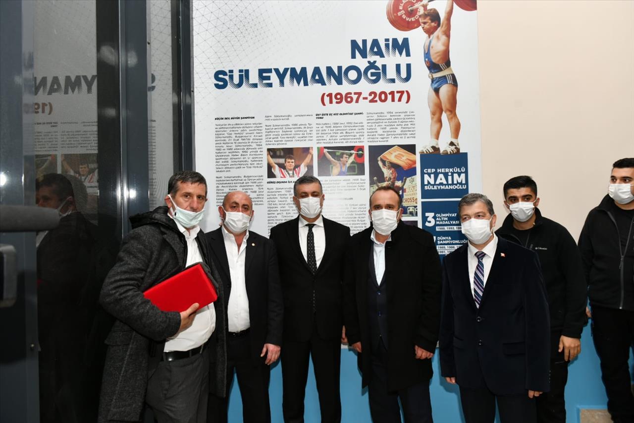 Naim Süleymanoğlu’nun İsmi Esenyurt’ta Yaşayacak Esenyurt’un En Büyük Spor Tesisine Naim Süleymanoğlu’nun İsmi Verildi