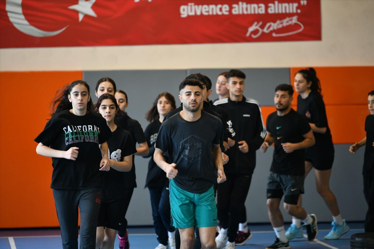 Esenyurt Belediyesi Gençleri Spor Akademilerine Hazırlıyor