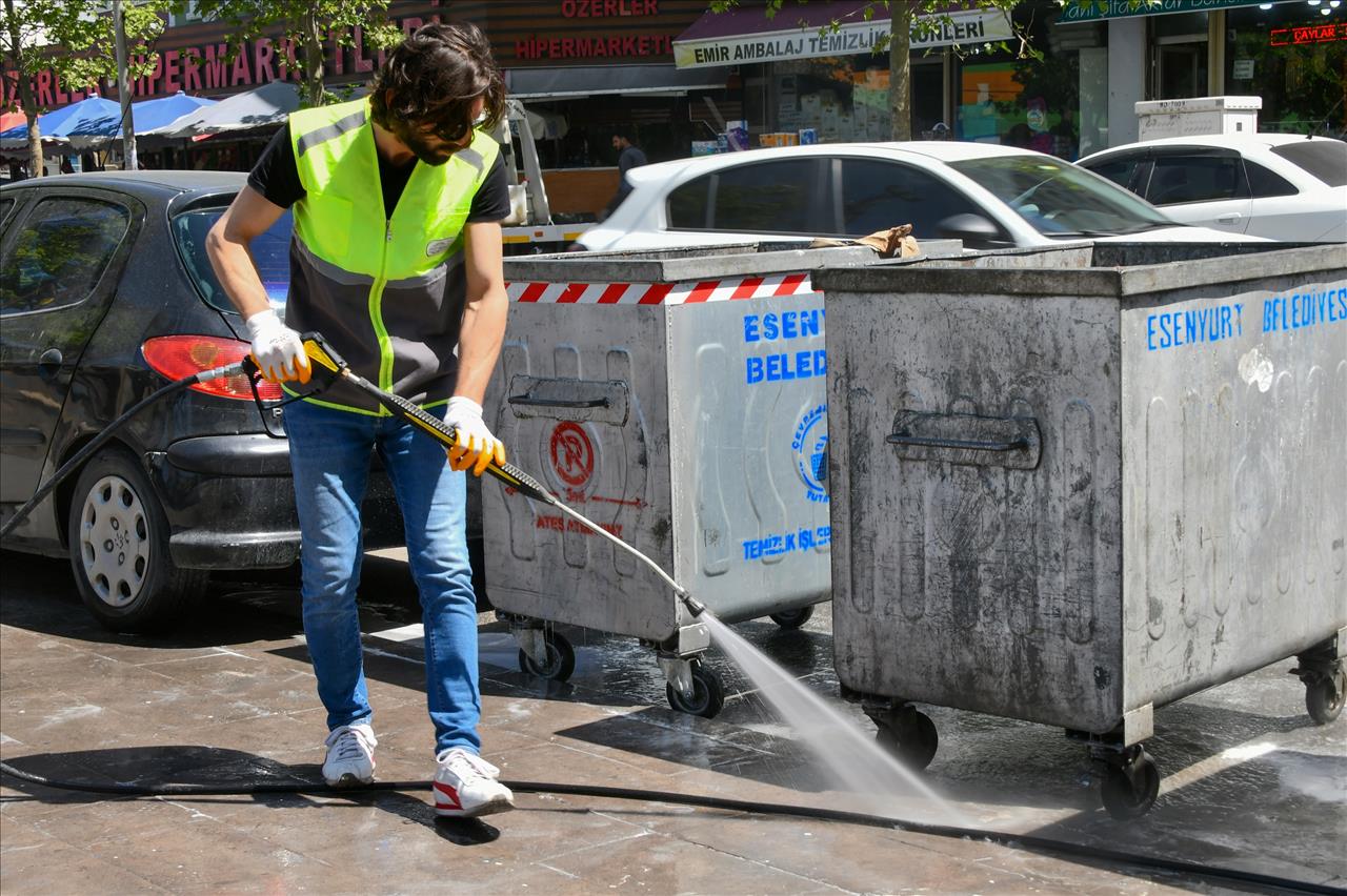 Esenyurt Belediyesi Haşerelere Karşı İlaçlama Çalışmalarını Sürdürüyor