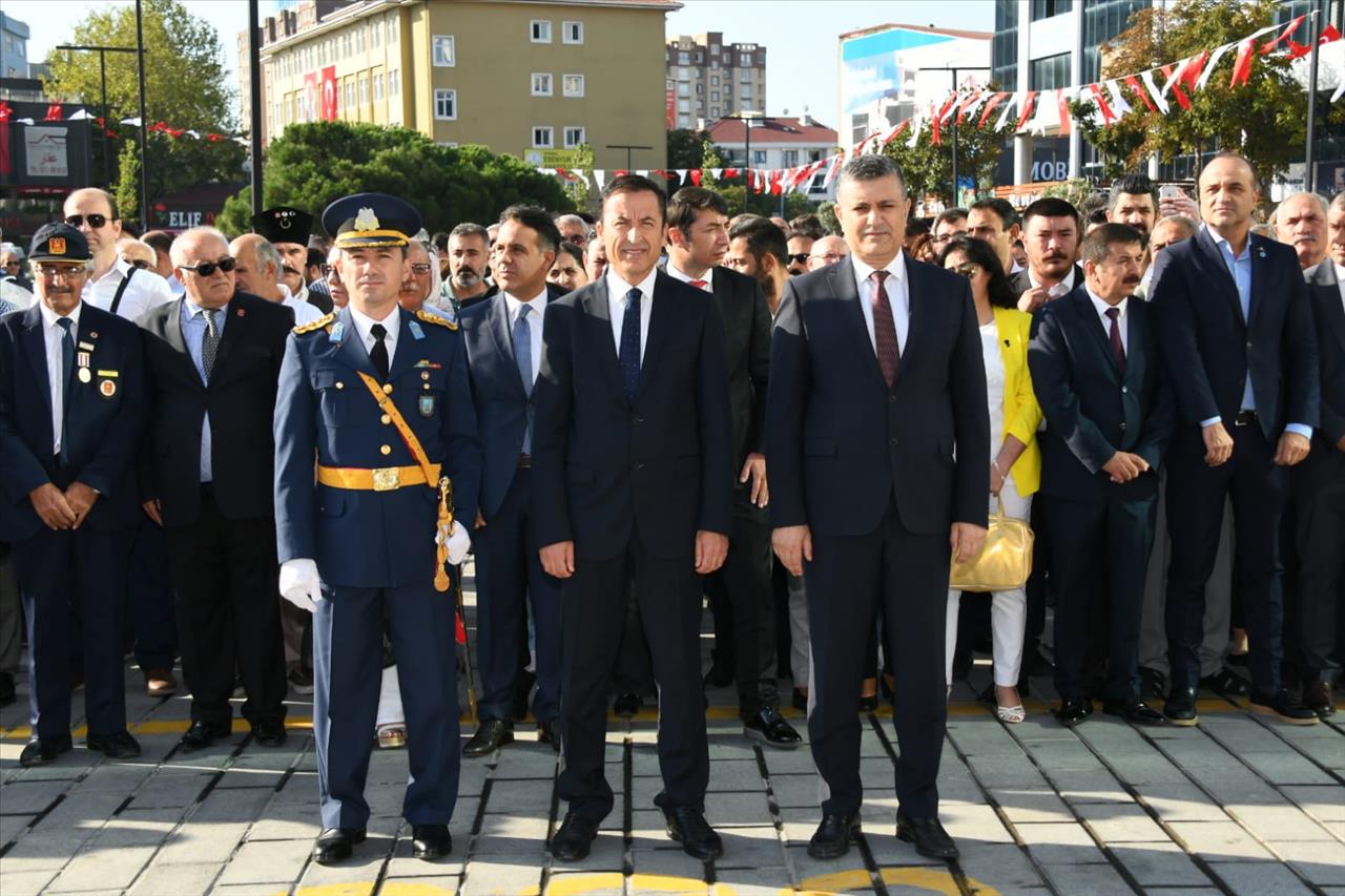 Esenyurt’ta Zafer Bayramı Coşkusu