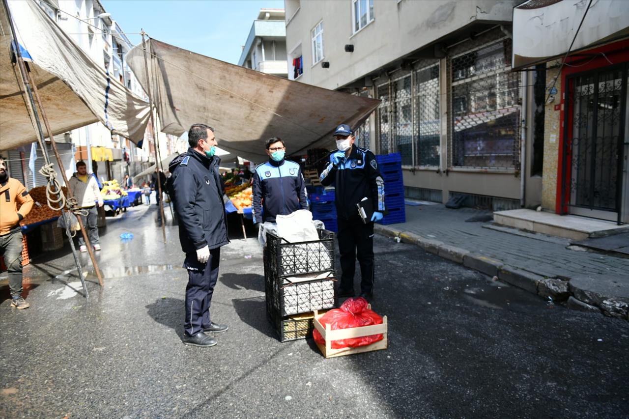 Esenyurt Zabıtası Pazar Yerlerinde Denetimlerini Sürdürüyor