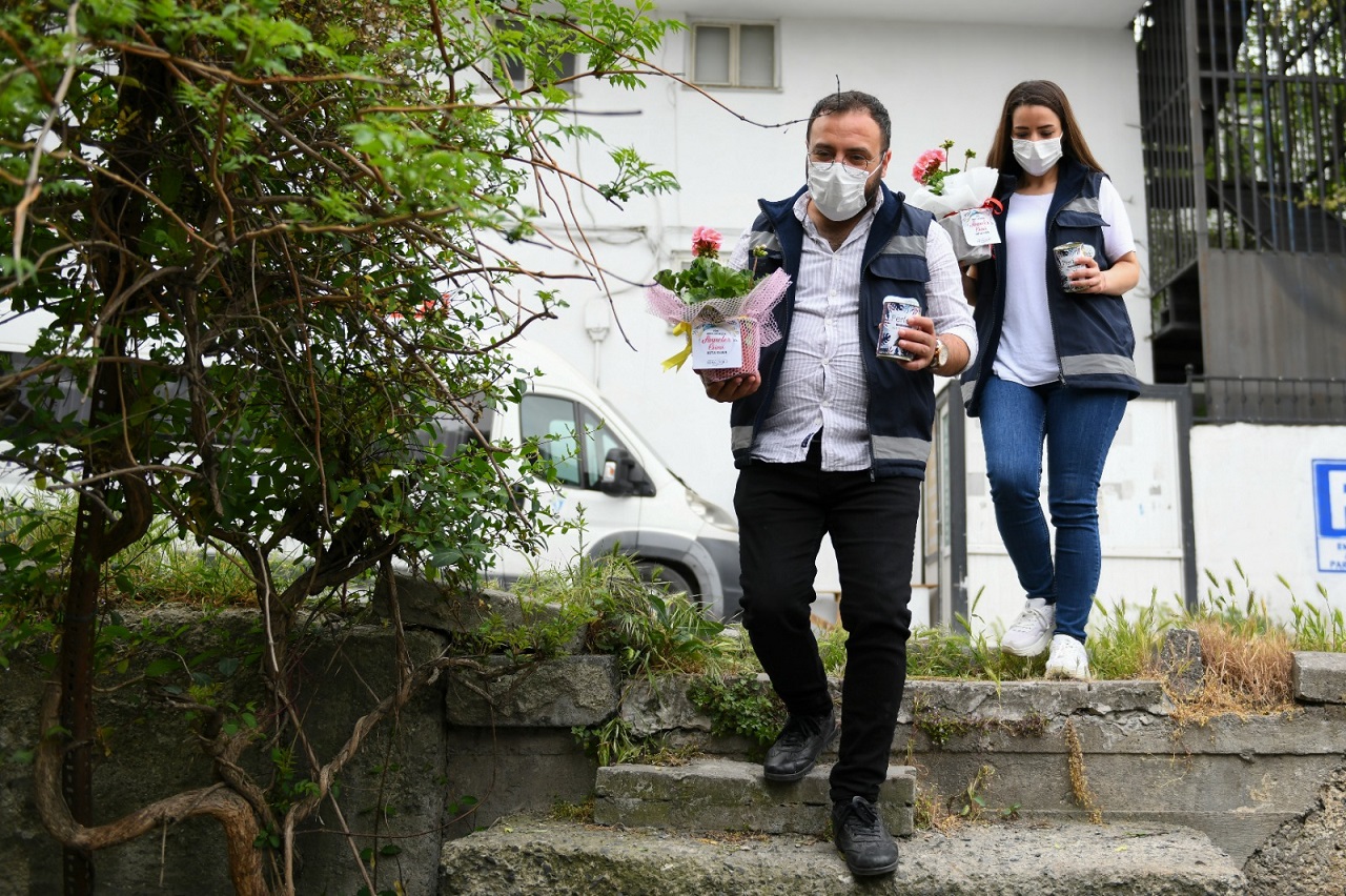 Esenyurt Belediyesi'nden Hayvansever Annelere Süpriz Kutlama