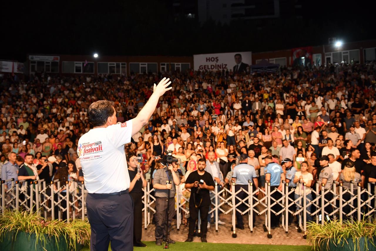 Anadolu Ateşi Esenyurt’ta Sahne Aldı