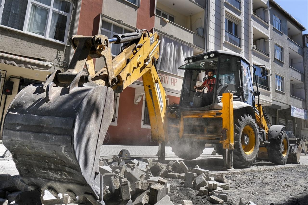 Esenyurt’ta Yol Bakım Çalışmaları Devam Ediyor