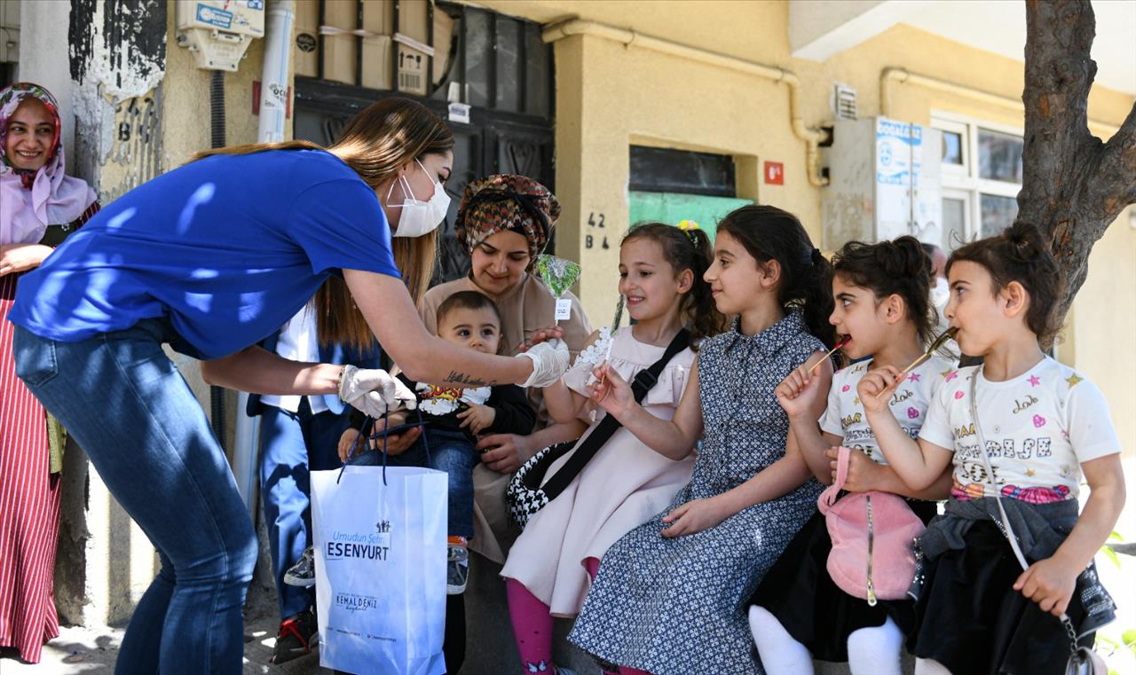 Esenyurtlu Çocuklara Bayram Sürprizi