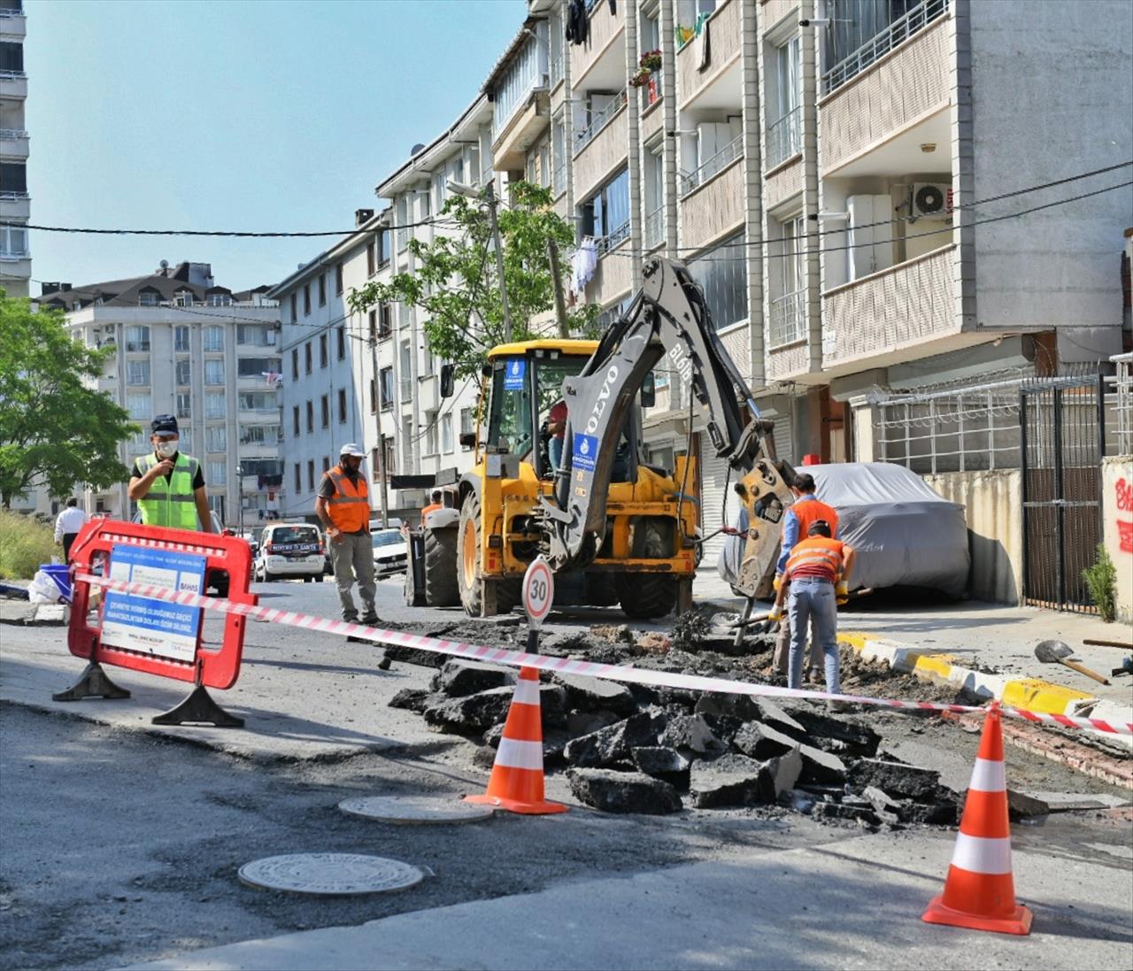 Esenyurt’ta Cadde Ve Sokaklar Yenileniyor