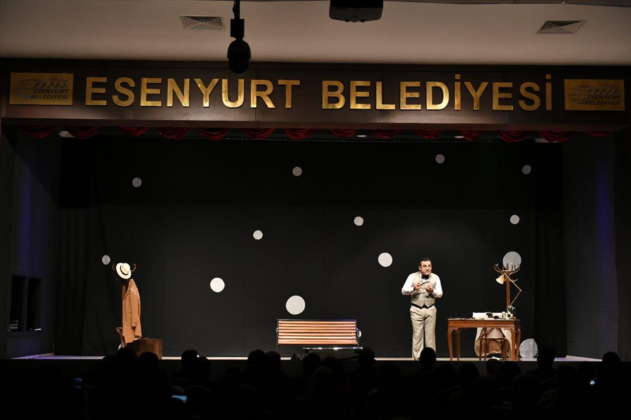 Edebiyat Ve Sanat Festivali Devam Ediyor