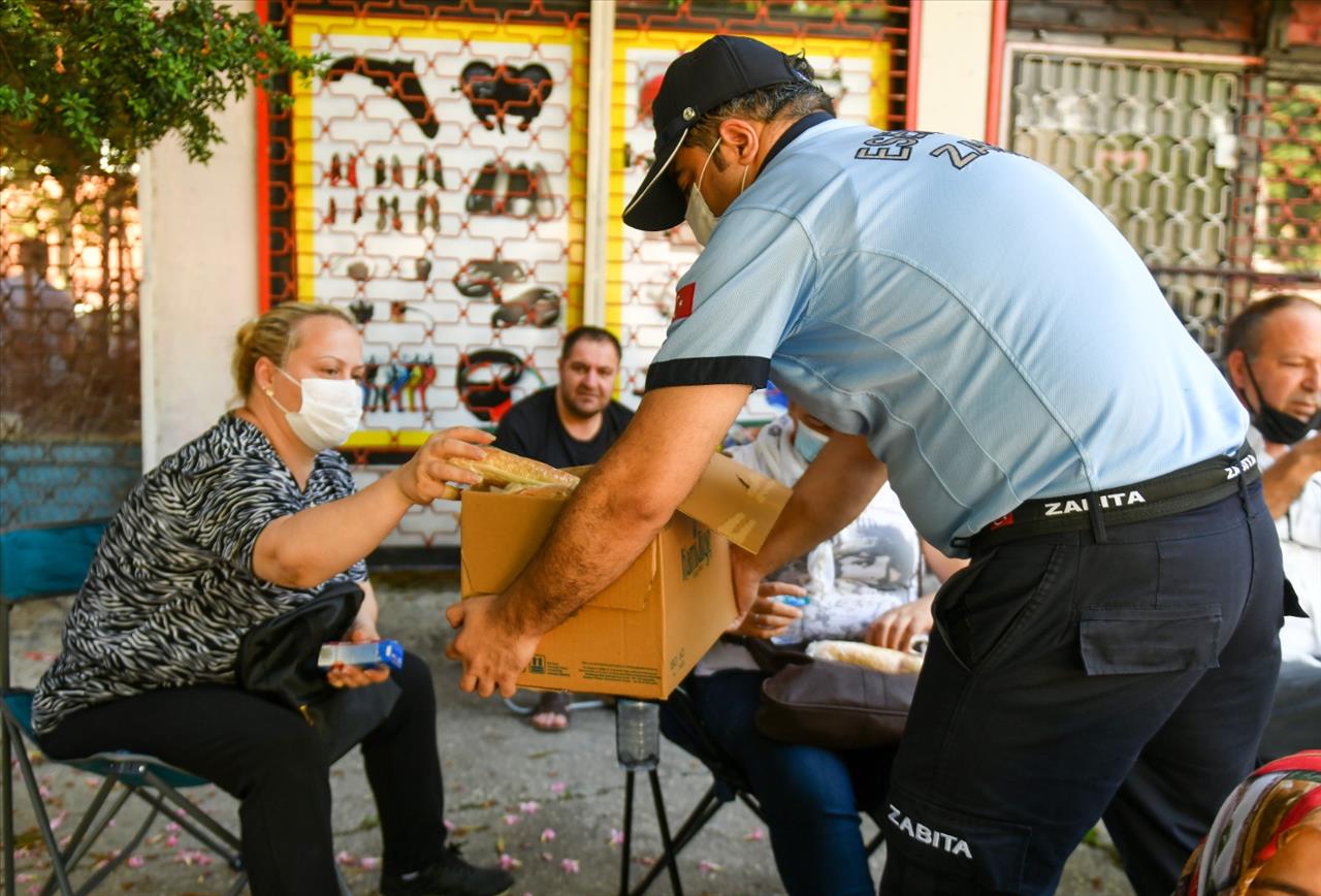 Esenyurt’ta Yks Öncesi Öğrenci Ve Velilere İkram