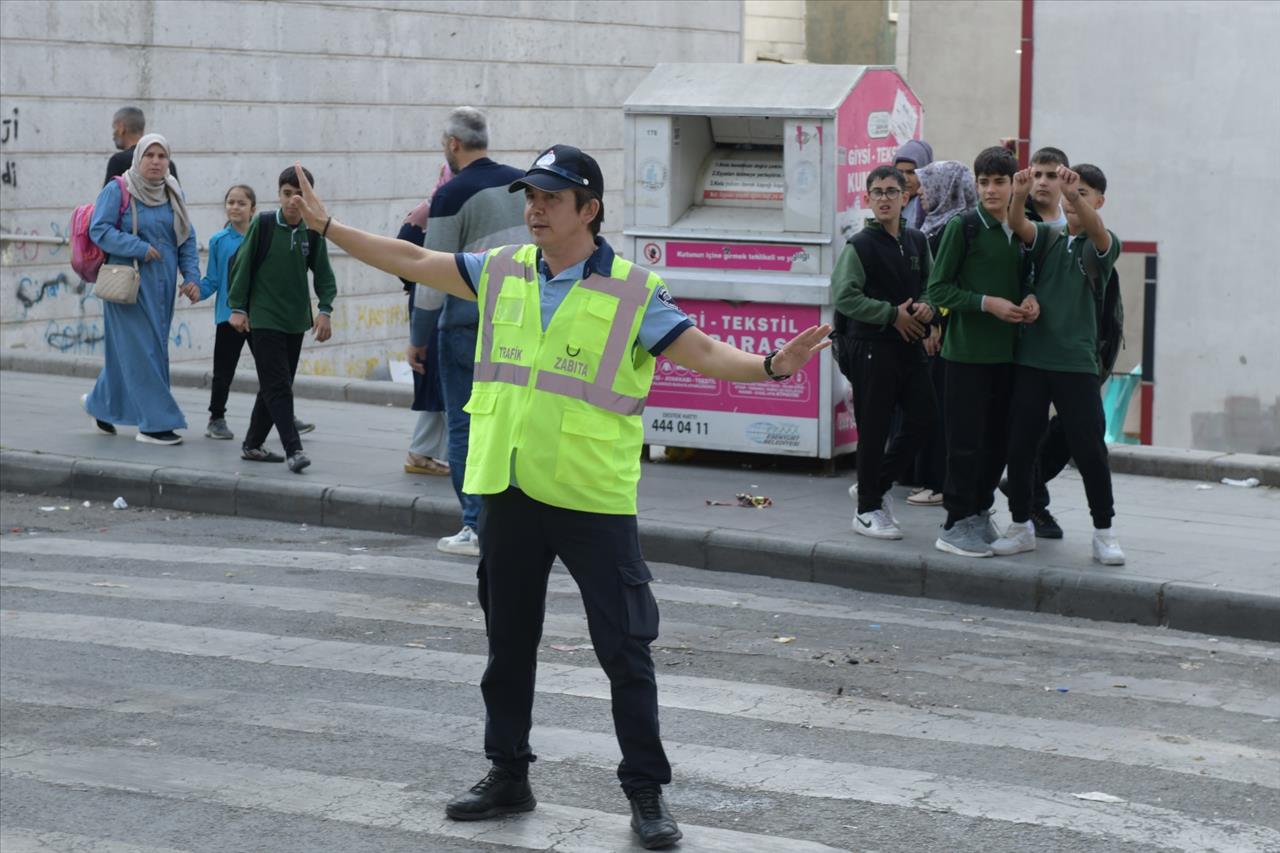 Esenyurt’ta Öğrenciler Güvende. Zabıta Ekipleri Denetimleri Sıkılaştırdı